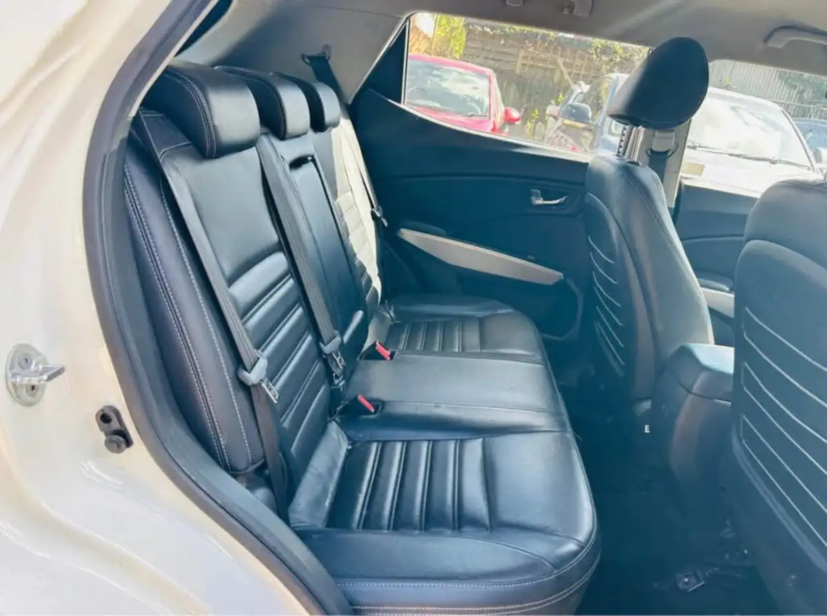 2015-kgm-ssangyong-tivoli-16td-ex-big-13