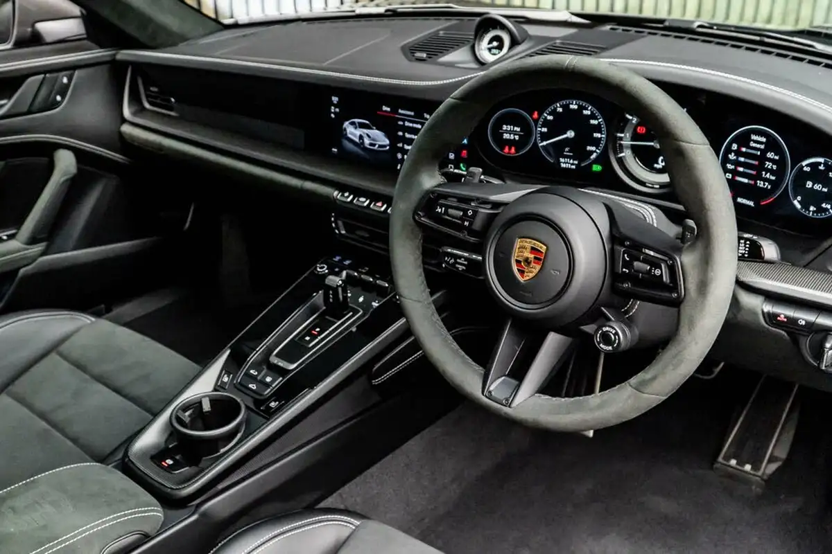 2022-porsche-911-30-carrera-4-gts-coupe-pdk-big-23