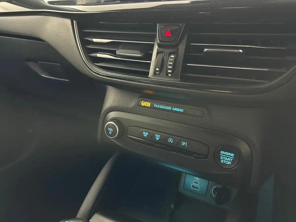 2023-ford-focus-10t-st-line-x-125ps-hatchback-big-21