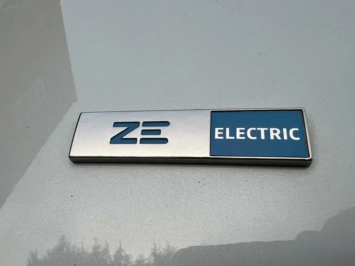 2021-renault-zoe-e-gt-line-big-46