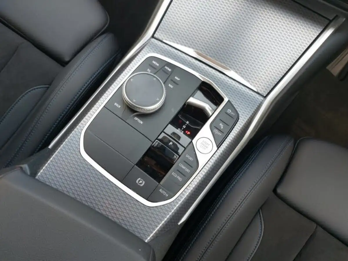2023-bmw-3-series-20-320i-m-sport-saloon-4d-big-9