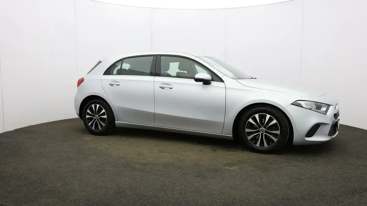 2020-mercedes-benz-a-class-13-a180-se-big-41