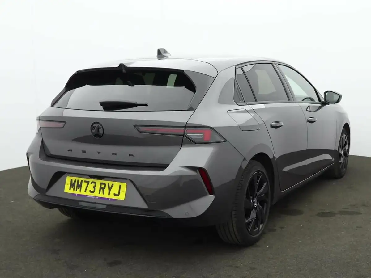 2023-vauxhall-astra-big-4