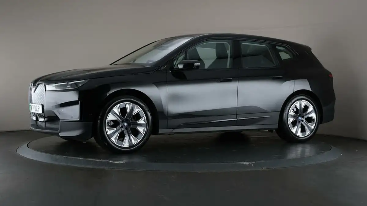 2022-bmw-ix-e-xdrive-40-sport-big-35