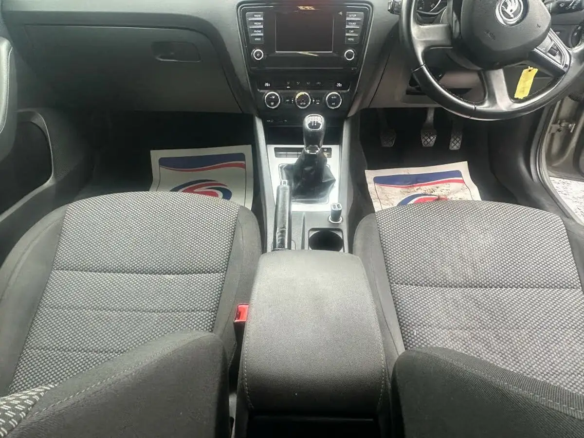 2015-skoda-octavia-16tdi-se-105ps-hatchback-big-12