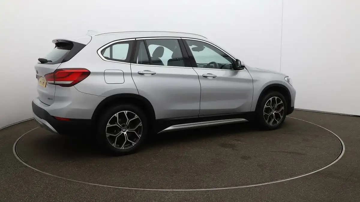 2021-bmw-x1-15-sdrive18i-xline-big-45
