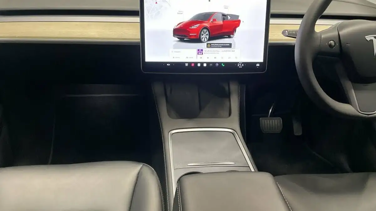 2023-tesla-model-y-e-long-range-big-15