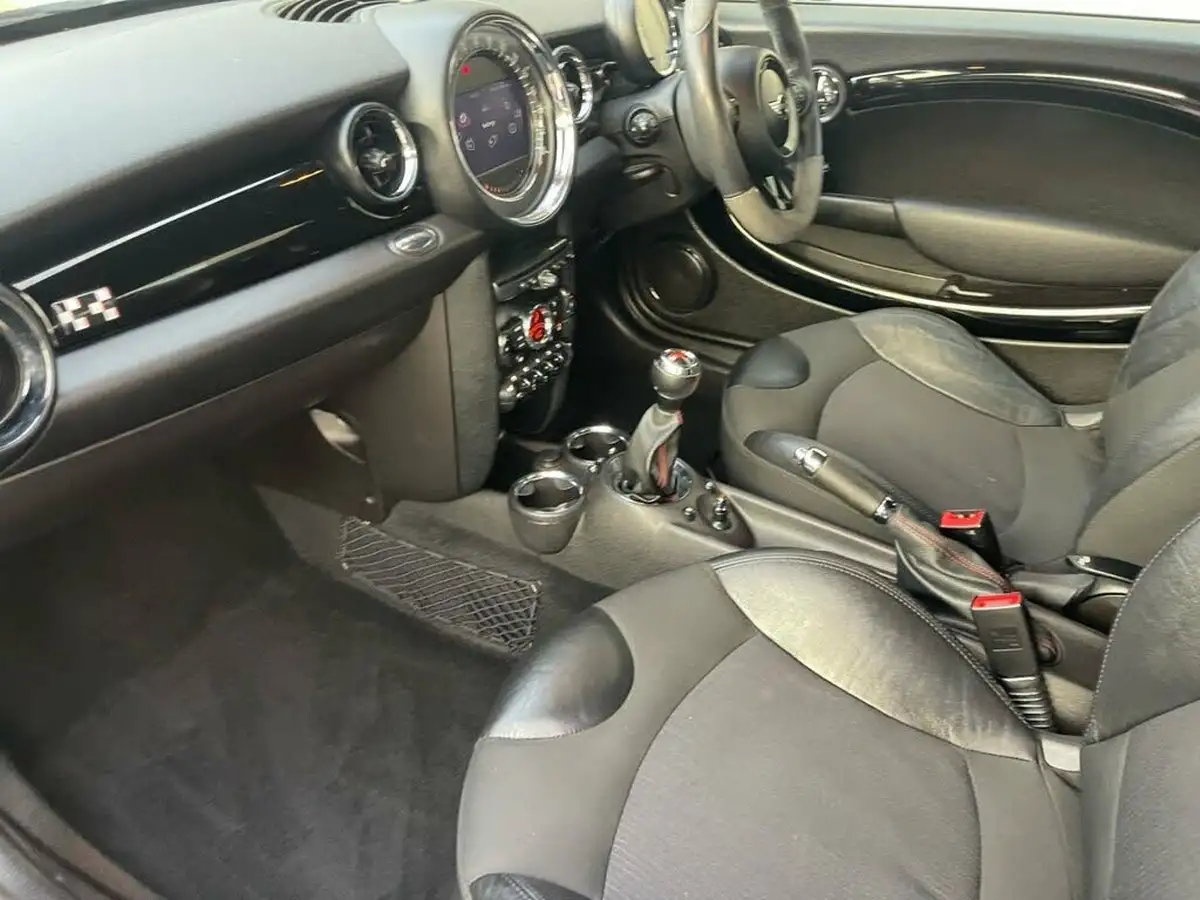2012-mini-cooper-16-john-cooper-works-chili-coupe-3d-big-34