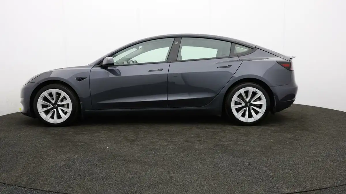 2021-tesla-model-3-e-long-range-4x4-big-3