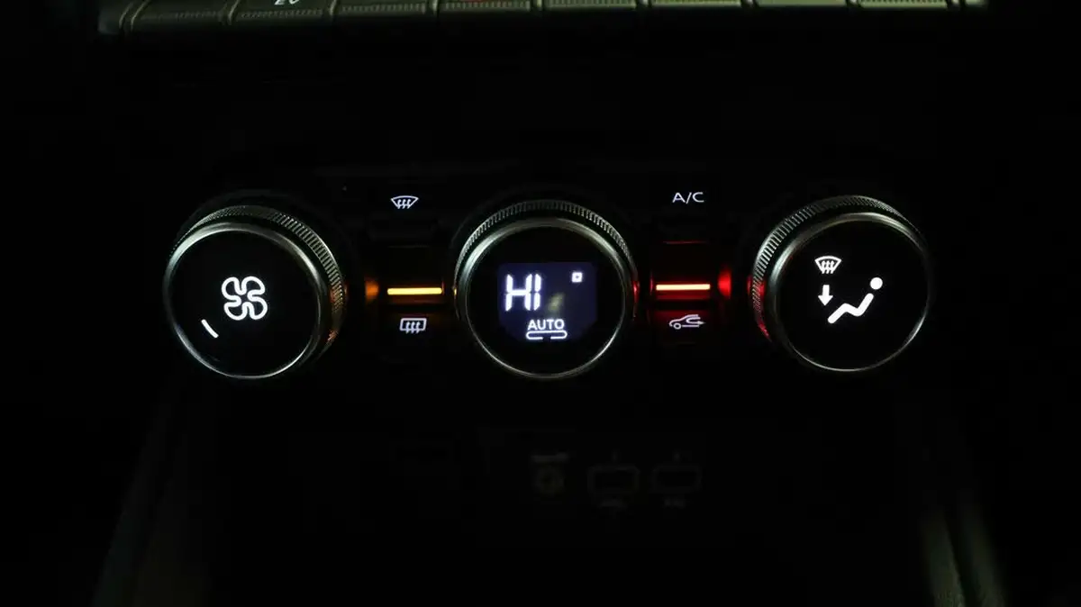 2022-renault-clio-16-iconic-big-11