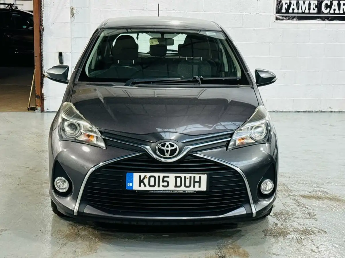 2015-toyota-yaris-133-icon-vvt-i-5d-big-1