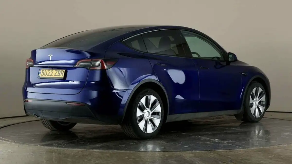 2022-tesla-model-y-e-long-range-big-1