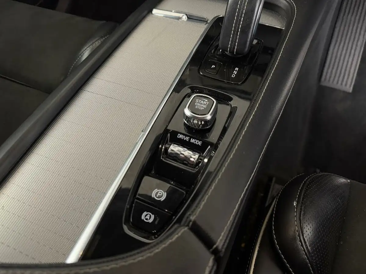 2021-volvo-xc90-20-b5-r-design-big-33
