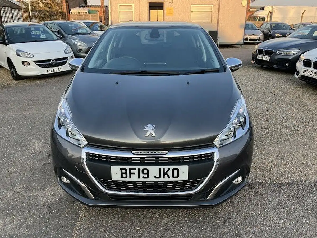 2019-peugeot-208-12-puretech-signature-big-3
