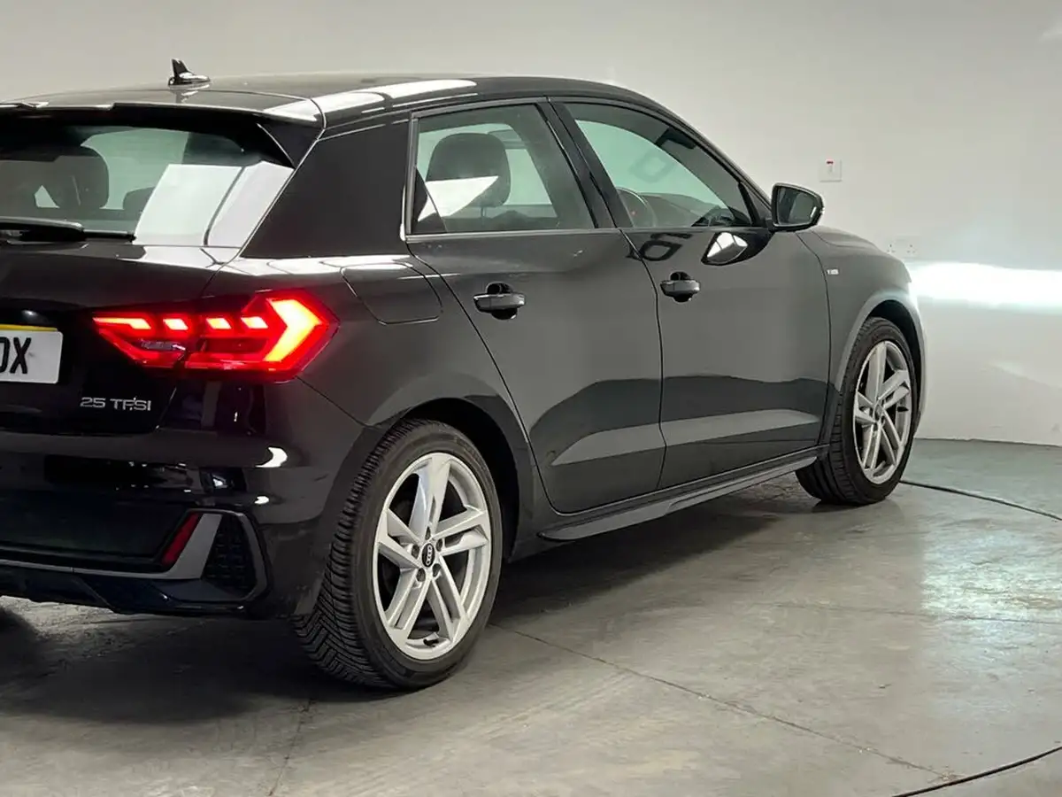 2021-audi-a1-10-25-tfsi-s-line-big-5