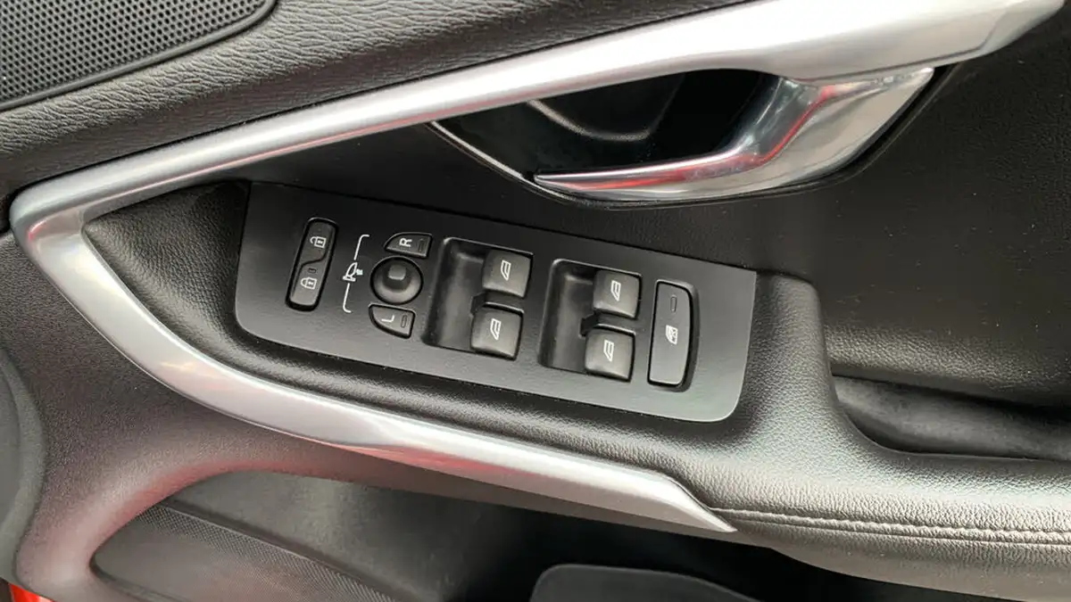 2019-volvo-v40-15-t2-inscription-big-21