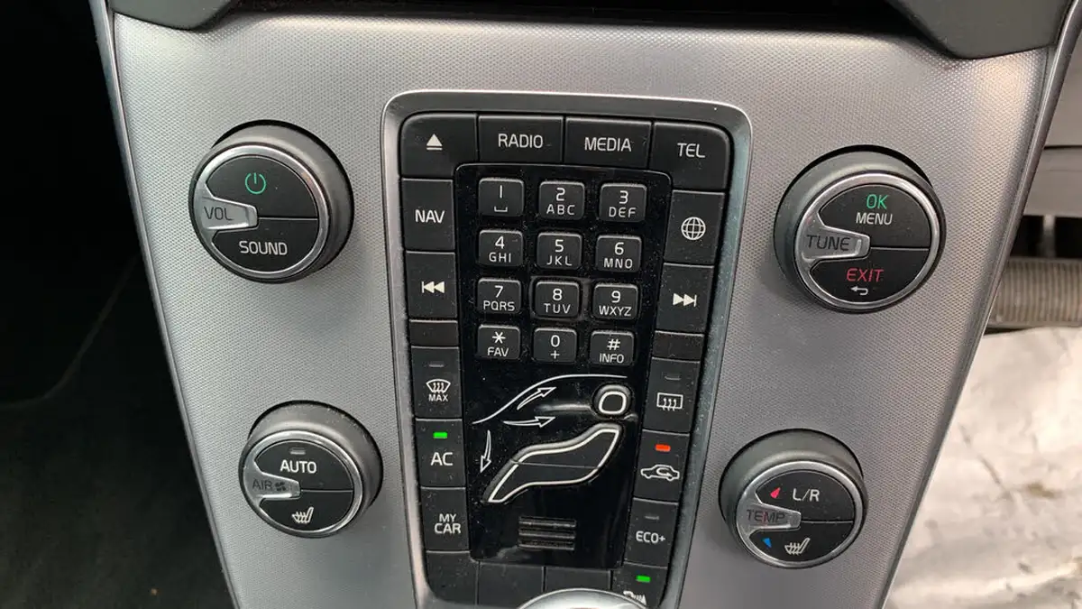 2019-volvo-v40-15-t2-inscription-big-49