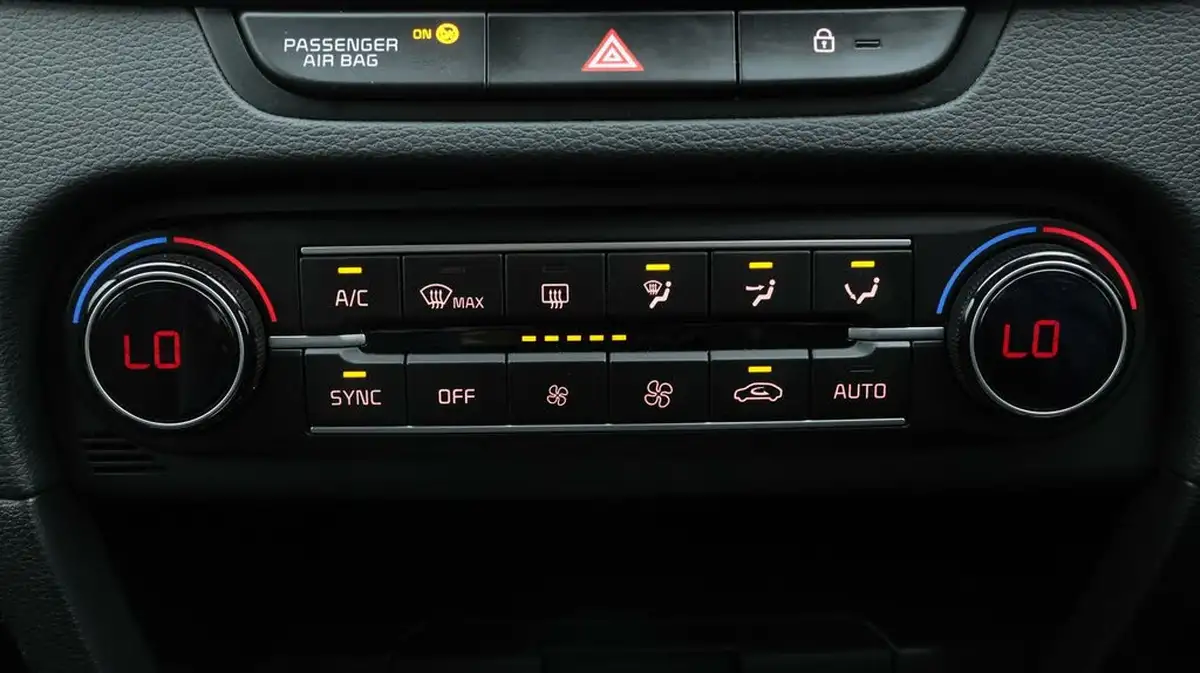 2022-kia-ceed-15-t-gdi-3-hatchback-big-12