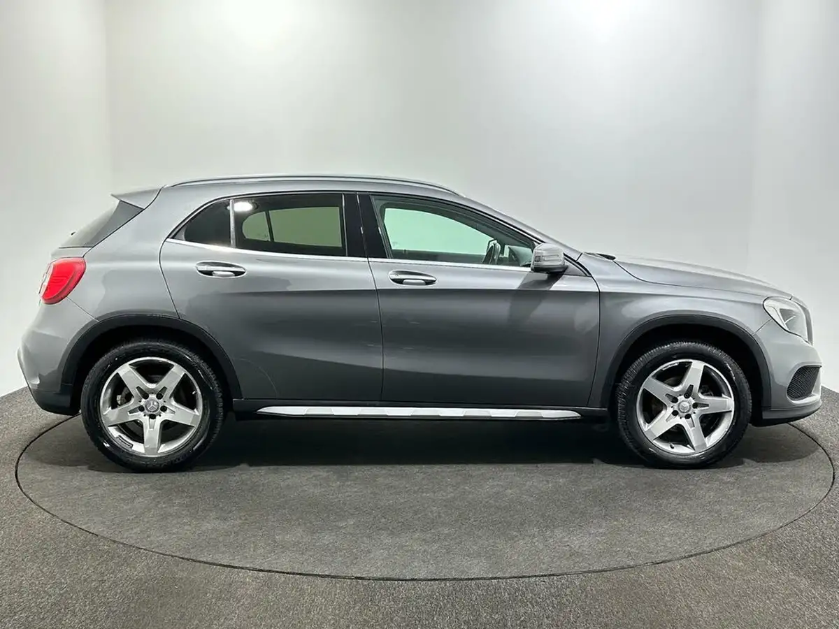 2015-mercedes-benz-gla-class-21d-gla-200d-amg-line-ss-big-7