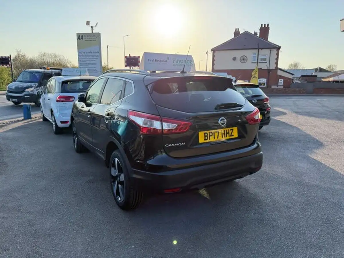 2017-nissan-qashqai-15dci-n-vision-18in-big-6