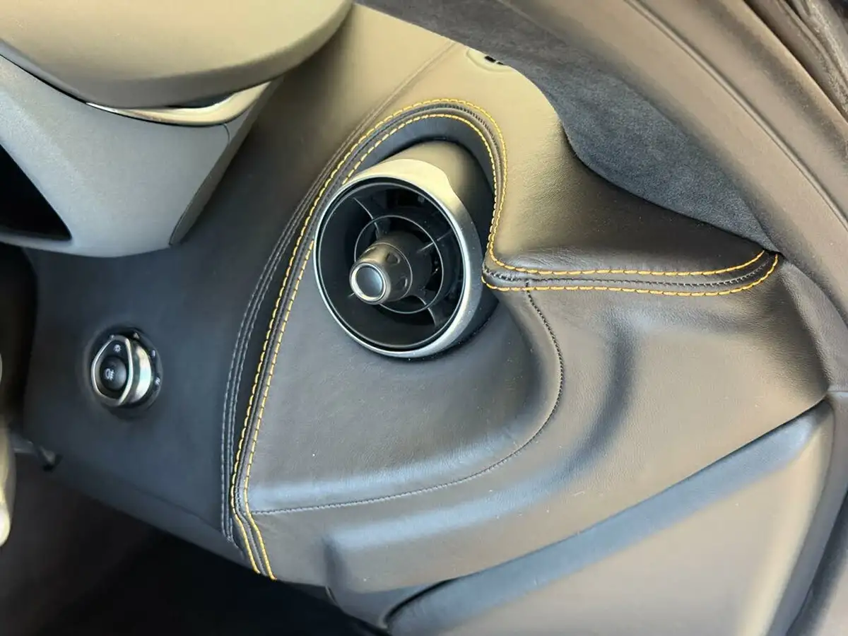 2019-mclaren-570s-38-coupe-big-13
