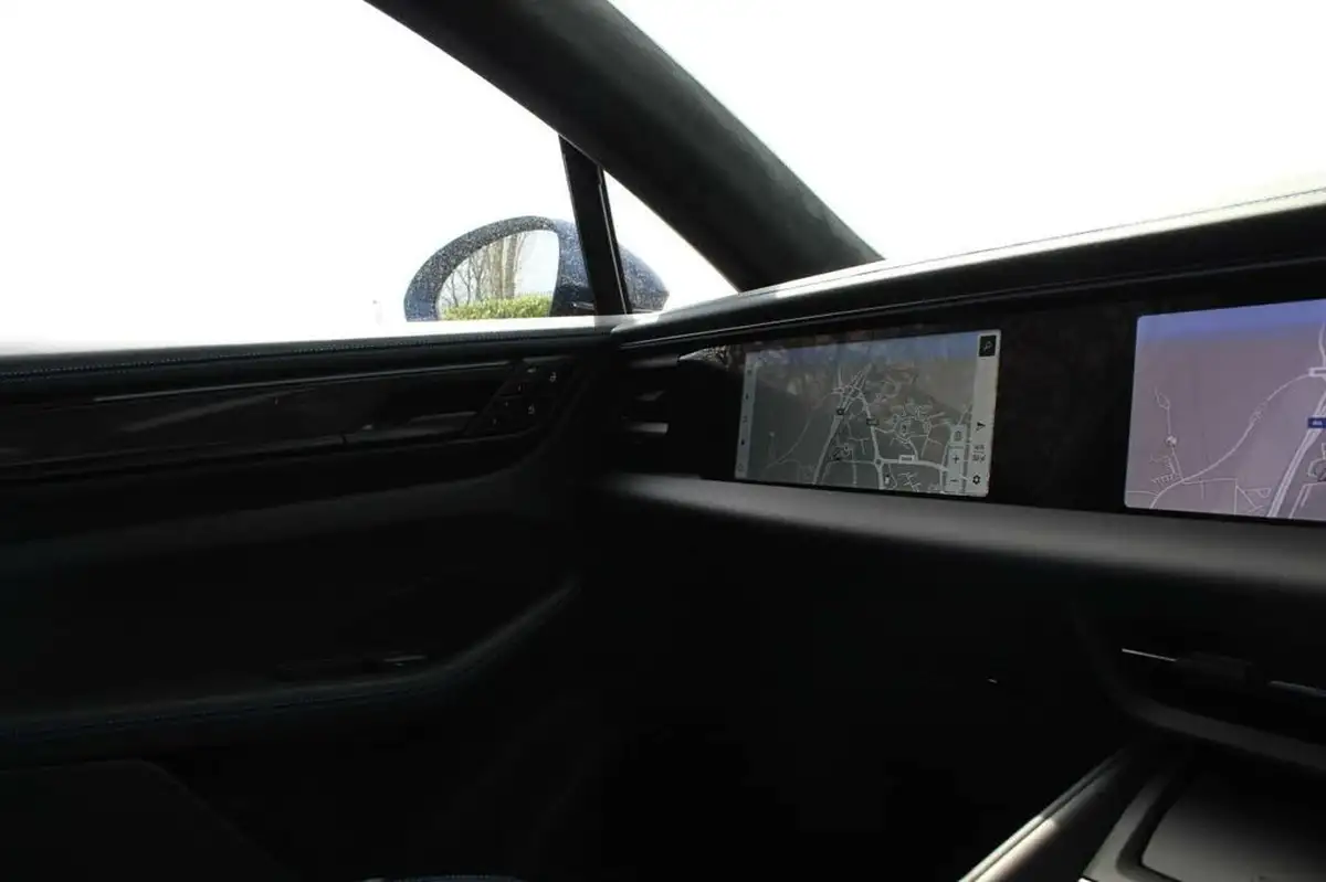 2024-porsche-macan-e-turbo-electric-big-23