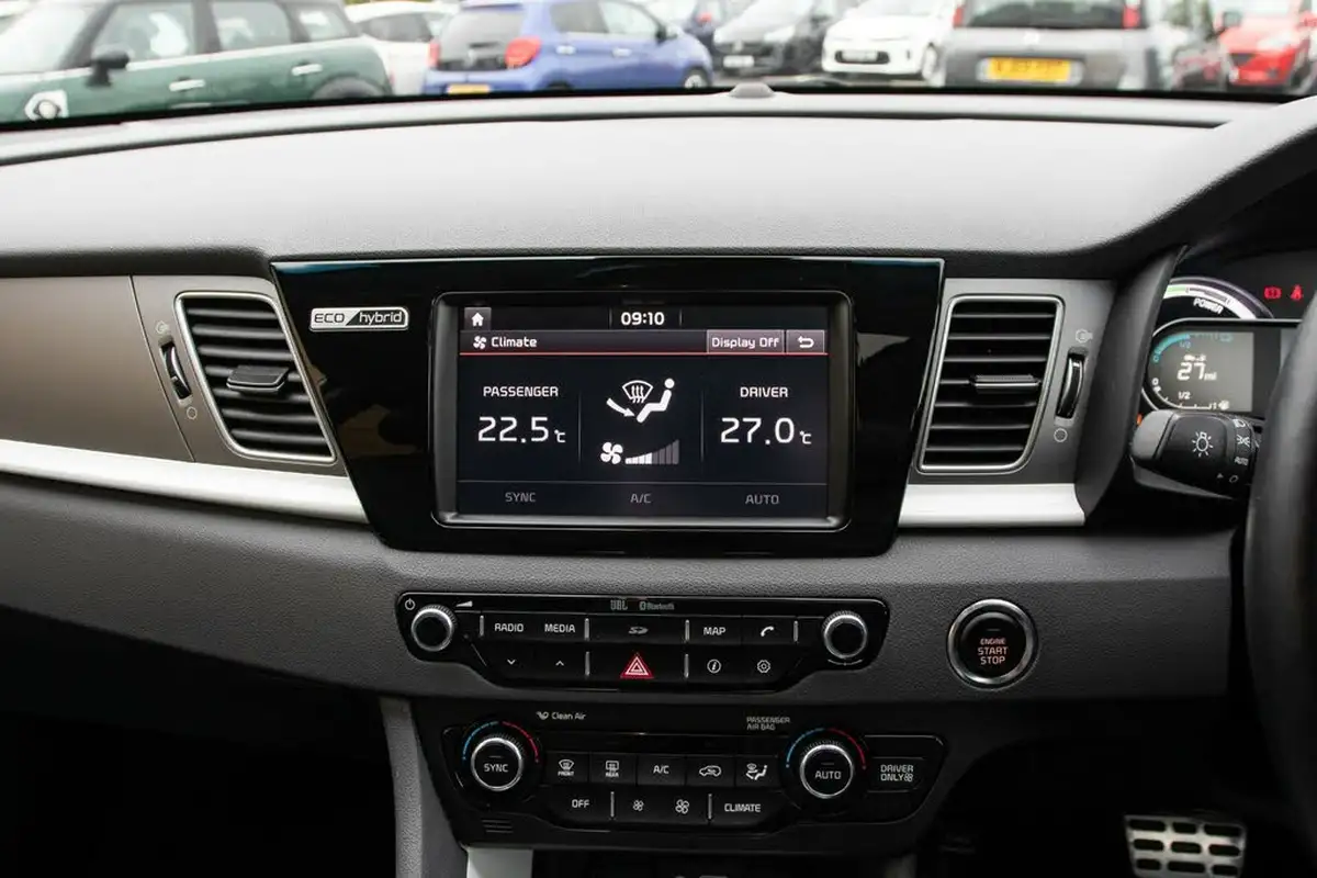 2017-kia-niro-16-gdi-first-edition-big-28