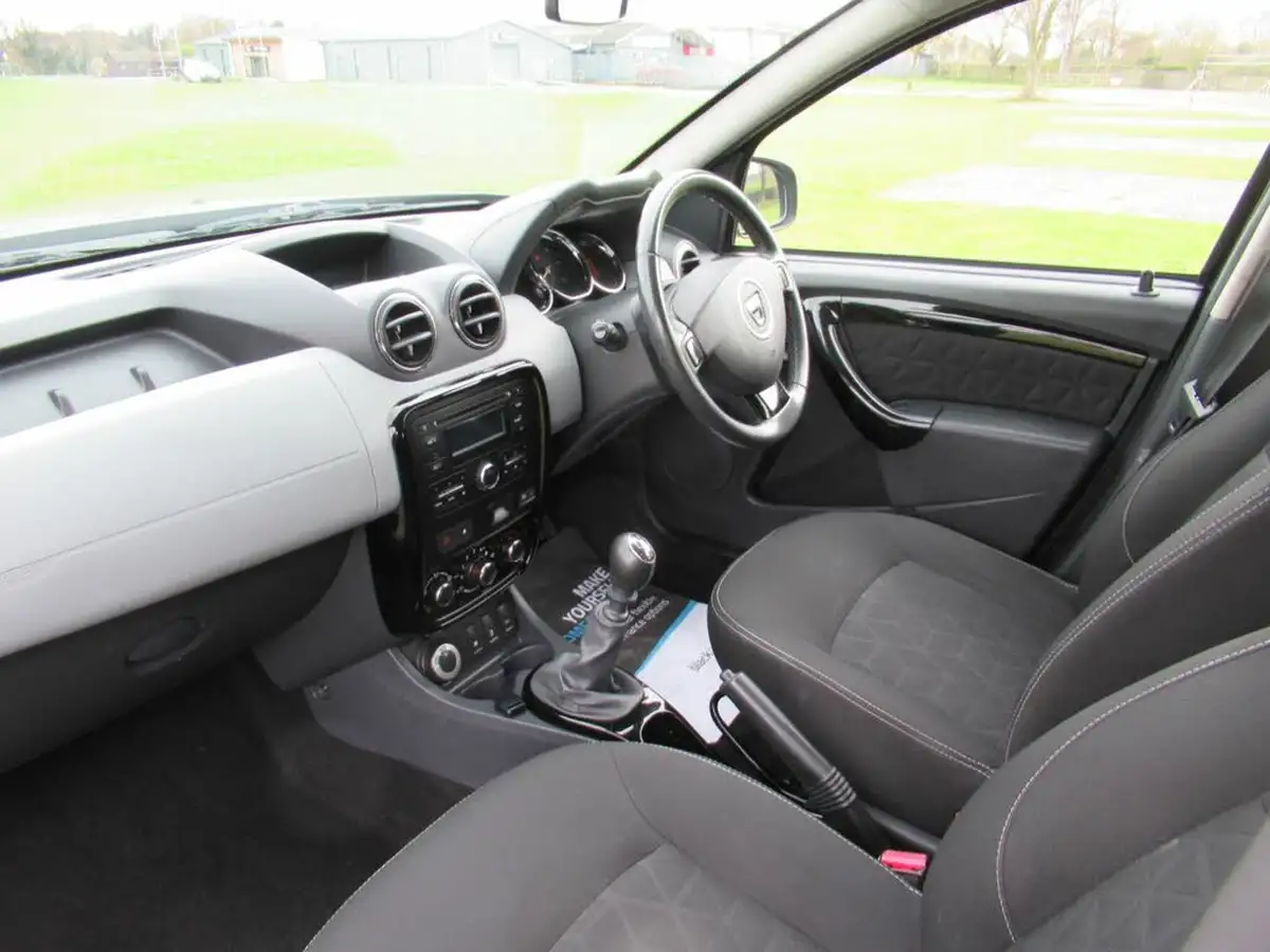 2016-dacia-duster-15dci-laureate-110bhp-4x4-station-wagon-5d-big-16