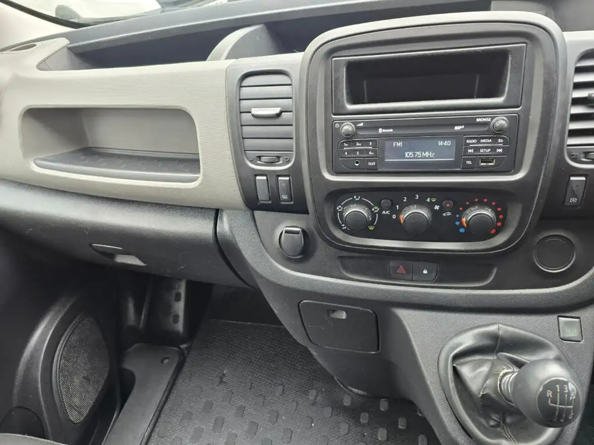 2017-renault-trafic-16dci-ll29-125-business-panel-big-10