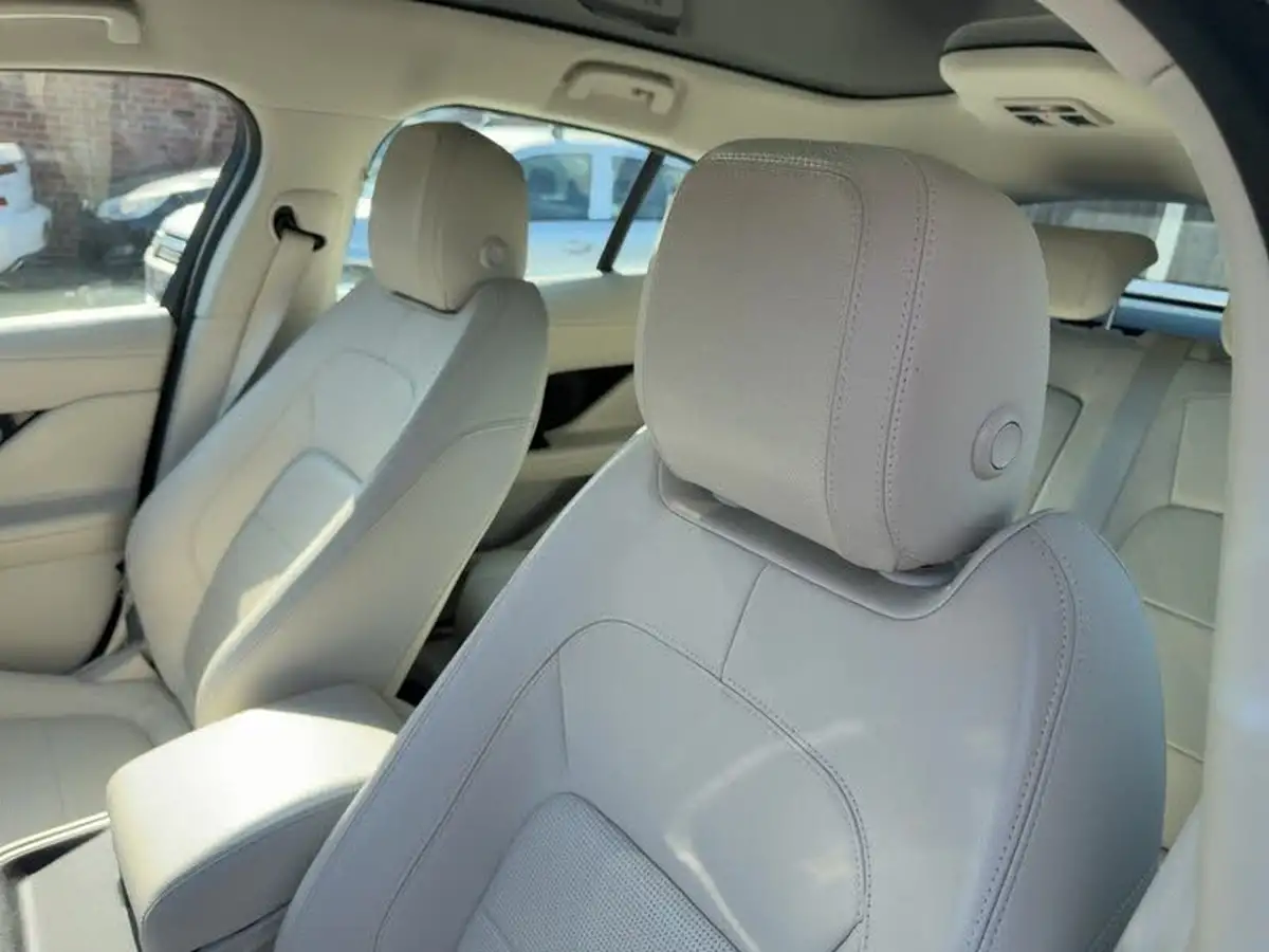 2019-jaguar-i-pace-ev400-se-big-30