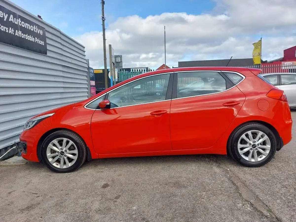 2017-kia-ceed-16crdi-2-hatchback-big-3