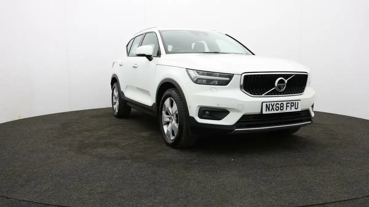 2018-volvo-xc40-20td-d3-momentum-pro-geartronic-big-41