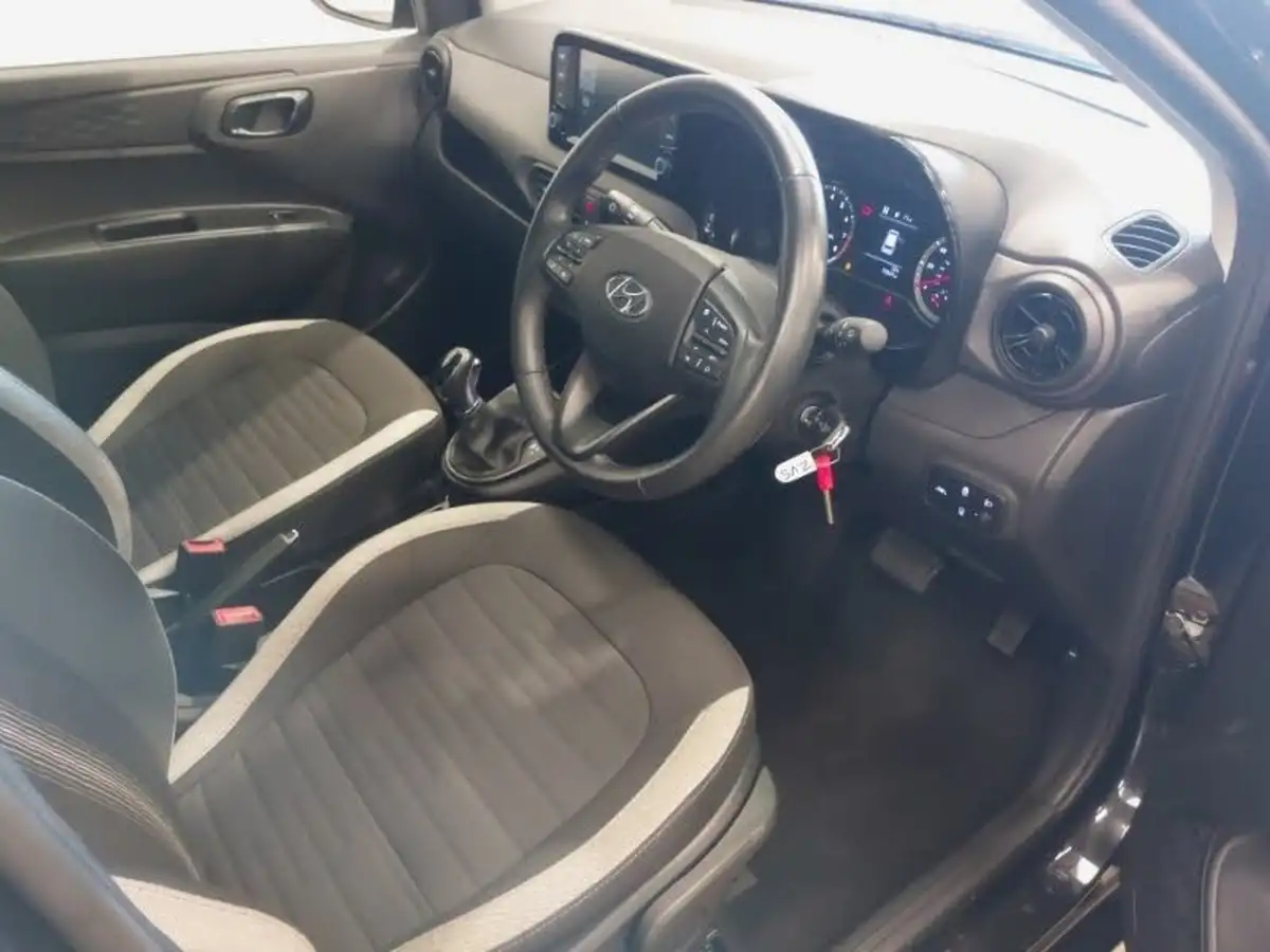 2022-hyundai-i10-10-se-connect-auto-big-17