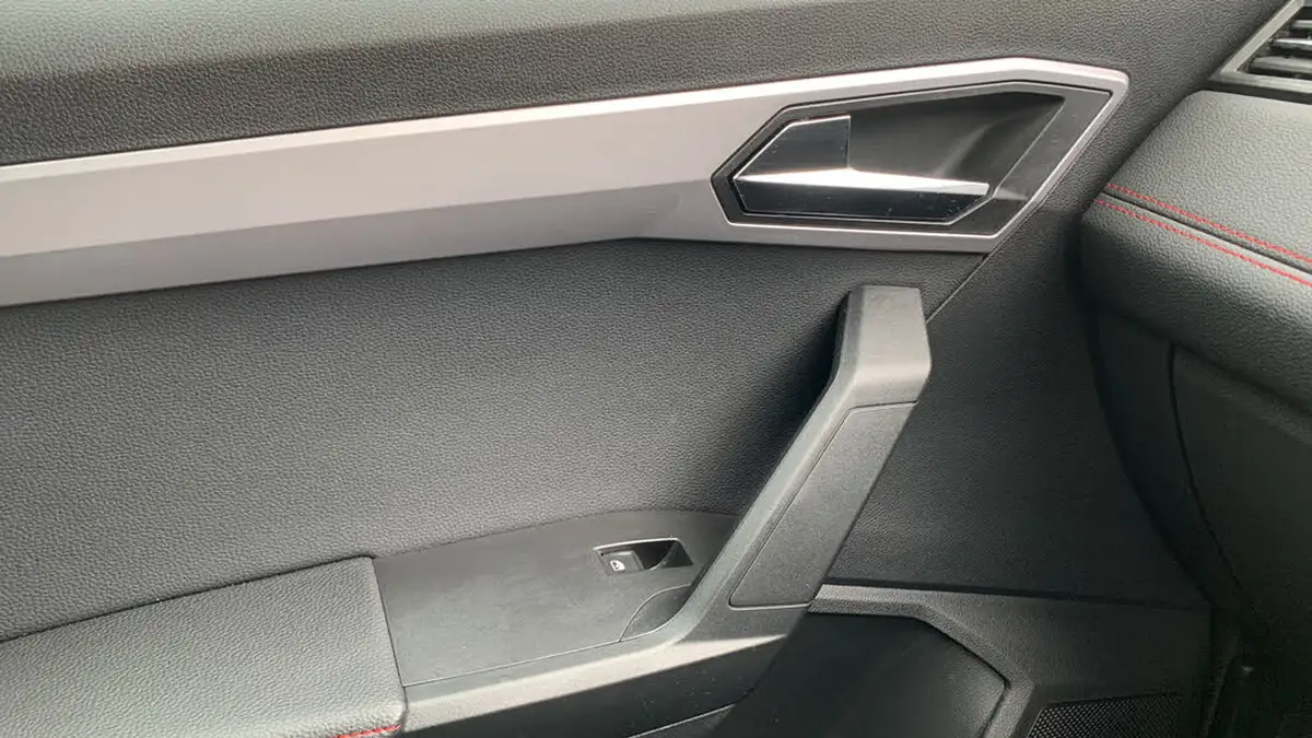 2020-seat-arona-15-tsi-evo-fr-sport-big-40