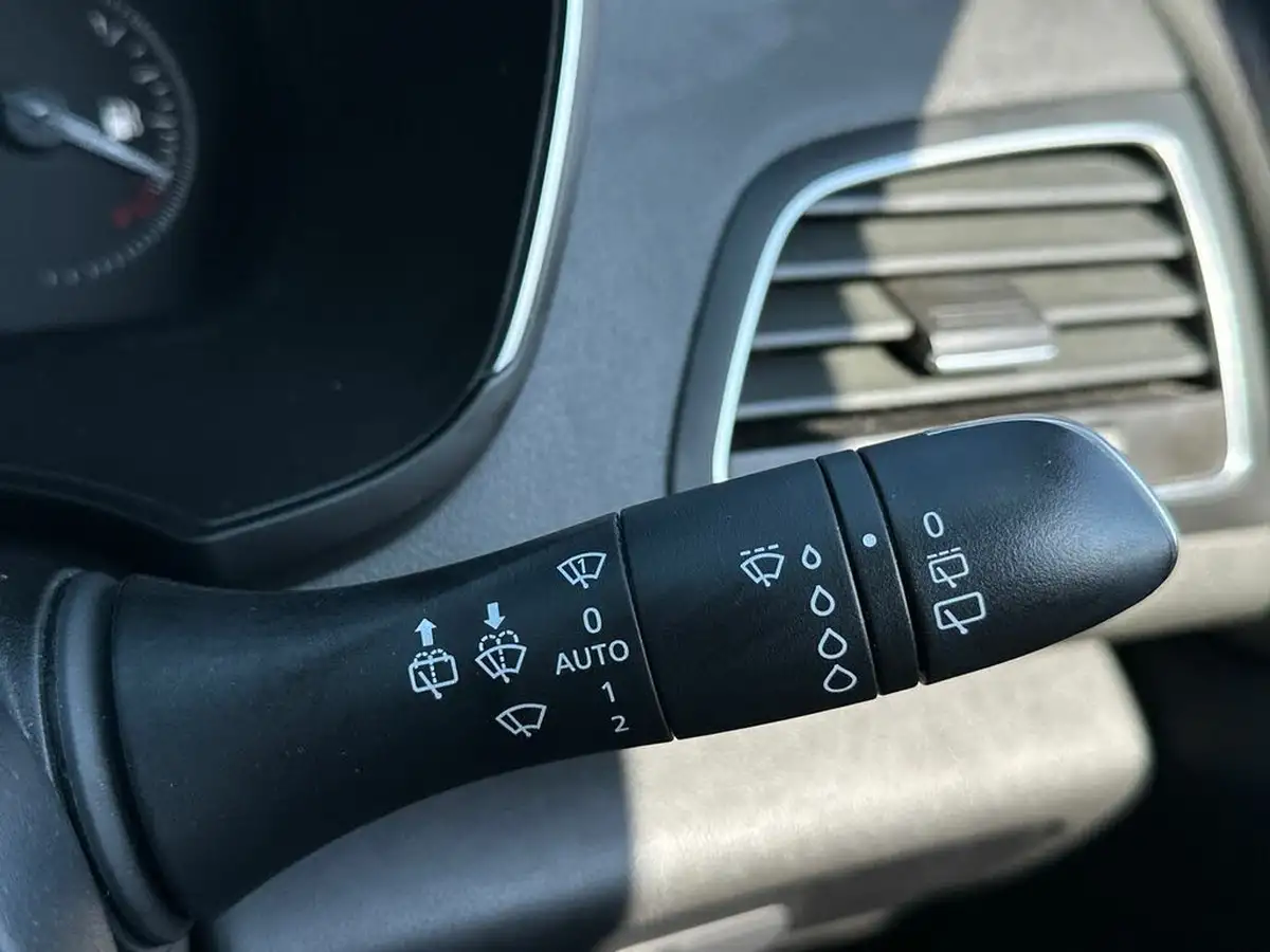 2017-renault-megane-12-tce-dynamique-s-nav-hatchback-big-19