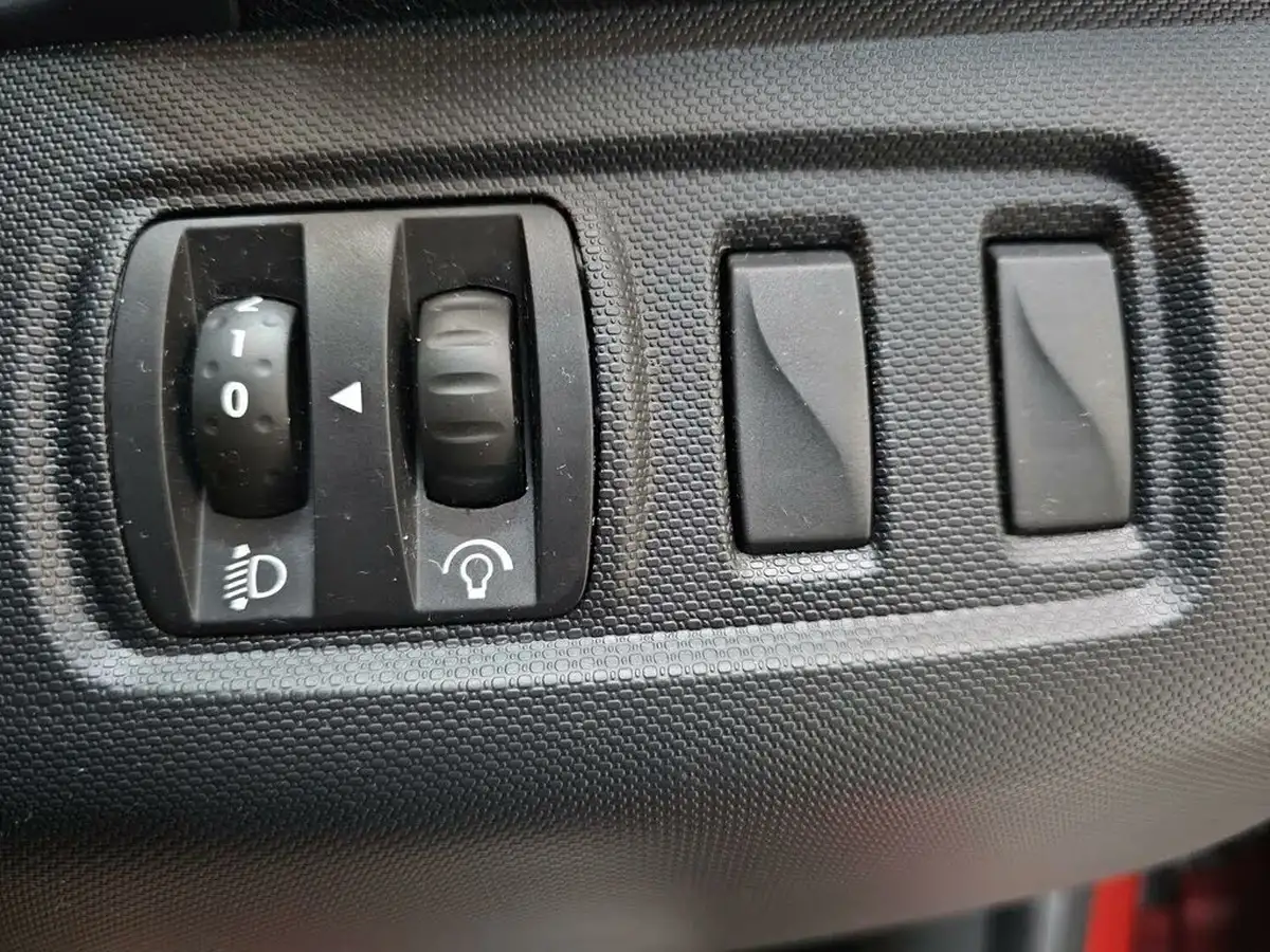 2014-renault-clio-12-dynamique-big-15