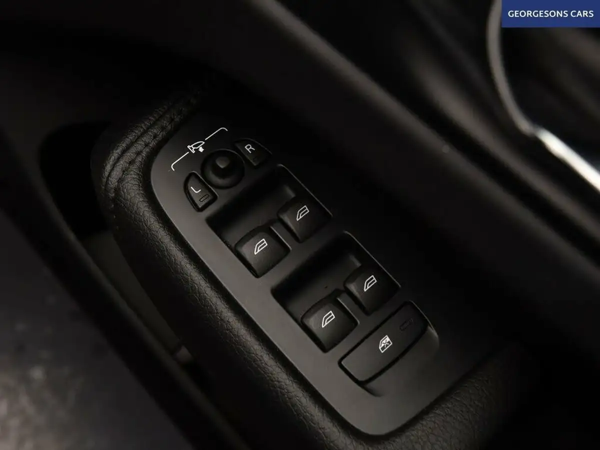 2021-volvo-xc60-20-b5-momentum-big-34