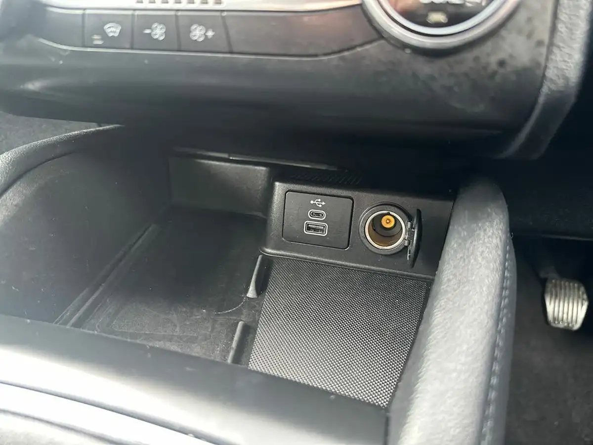 2022-ford-kuga-big-23