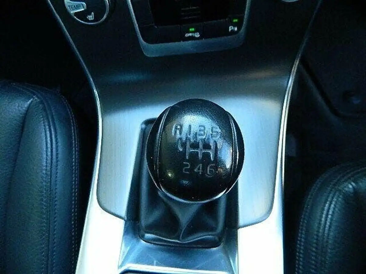 2012-volvo-s60-16-t3-se-16-1595cc-big-45