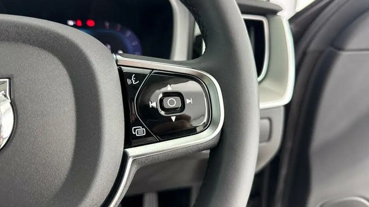 2024-volvo-xc60-20-b5-plus-big-11