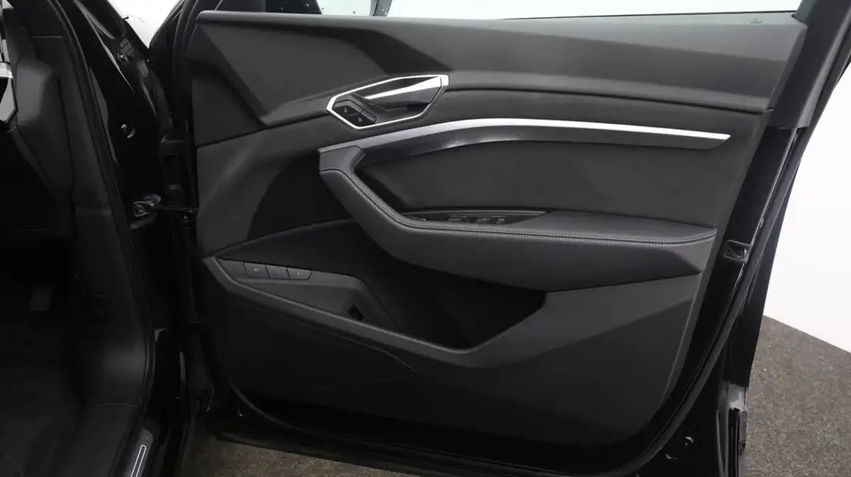 2022-audi-e-tron-55e-black-edition-station-wagon-big-14