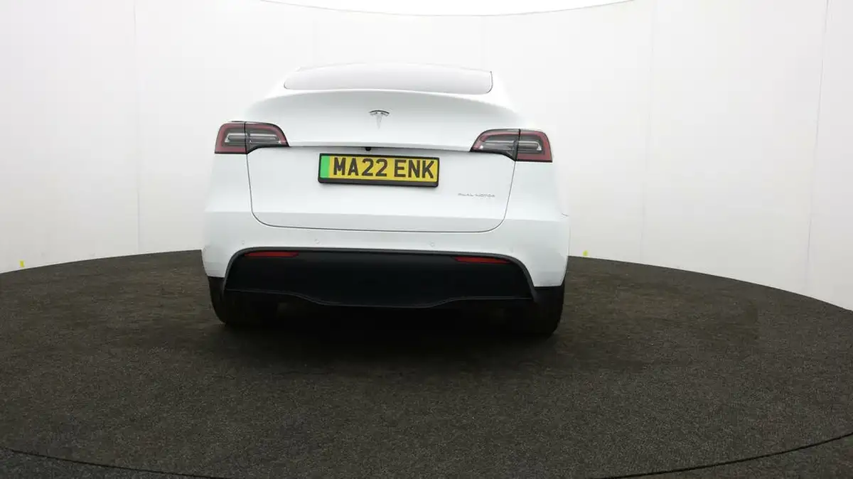 2022-tesla-model-y-e-long-range-big-5