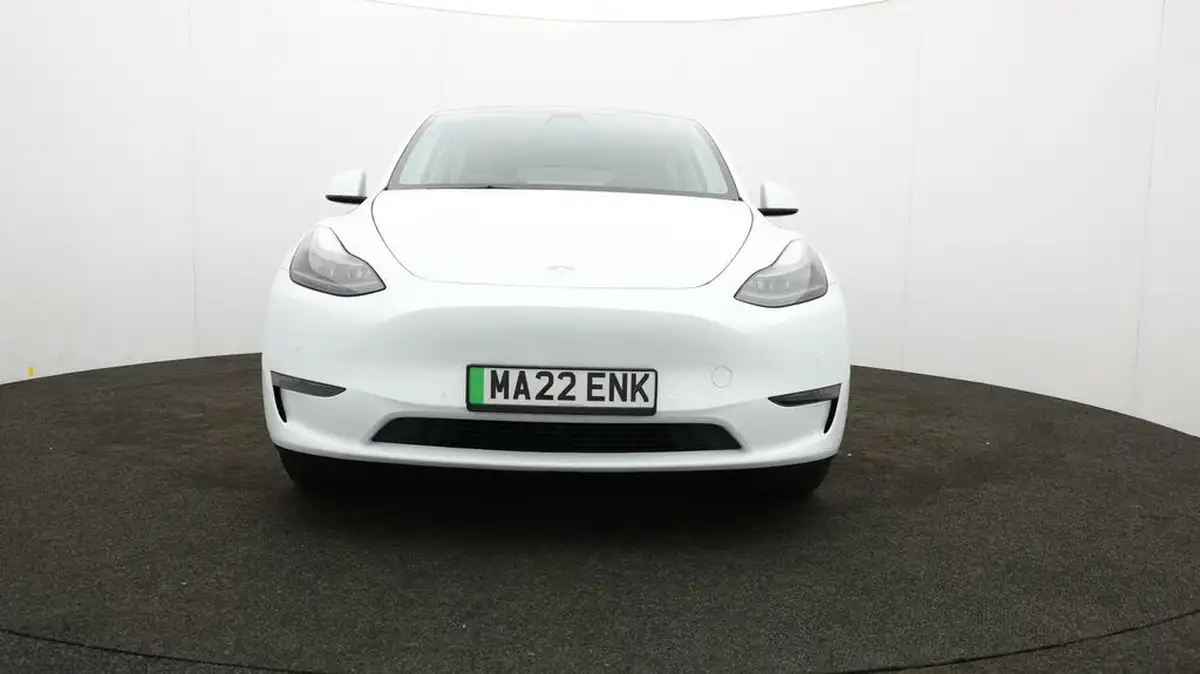 2022-tesla-model-y-e-long-range-big-47