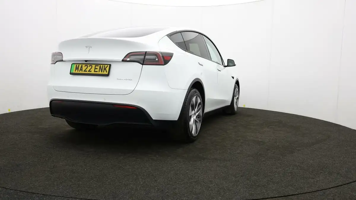 2022-tesla-model-y-e-long-range-big-75