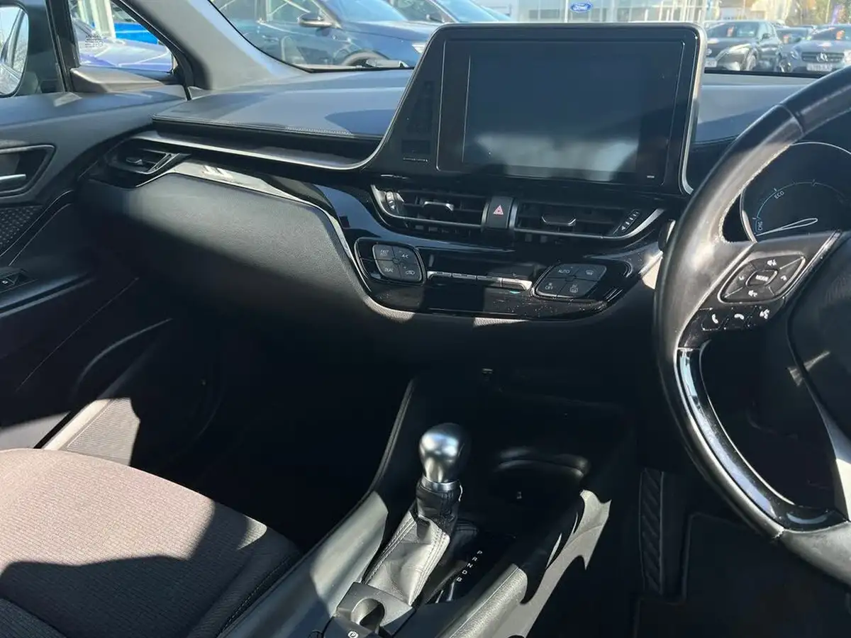 2017-toyota-c-hr-18-vvt-i-icon-big-16