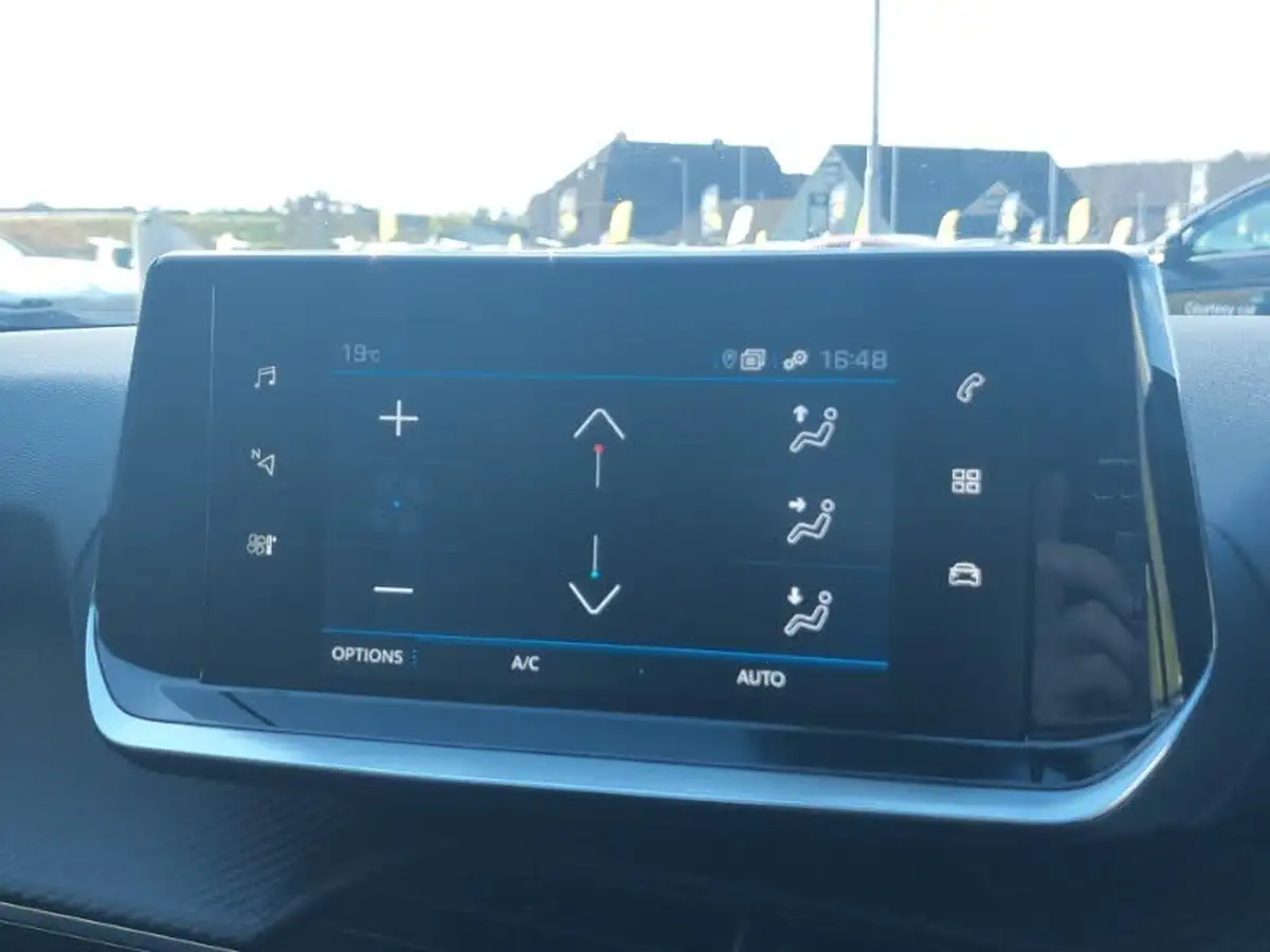2023-peugeot-208-12-puretech-allure-premium-130ps-eat8-big-10