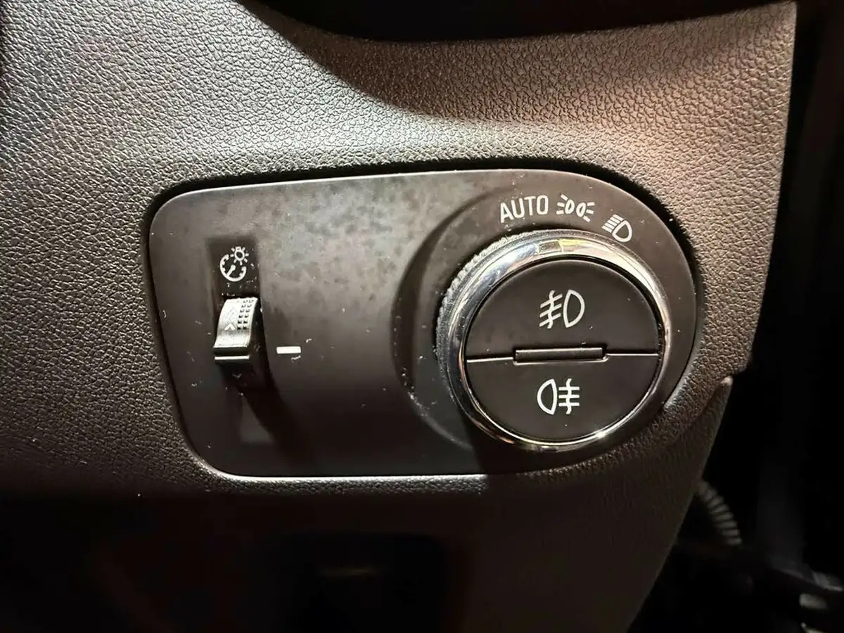 2021-vauxhall-crossland-12i-elite-nav-big-17