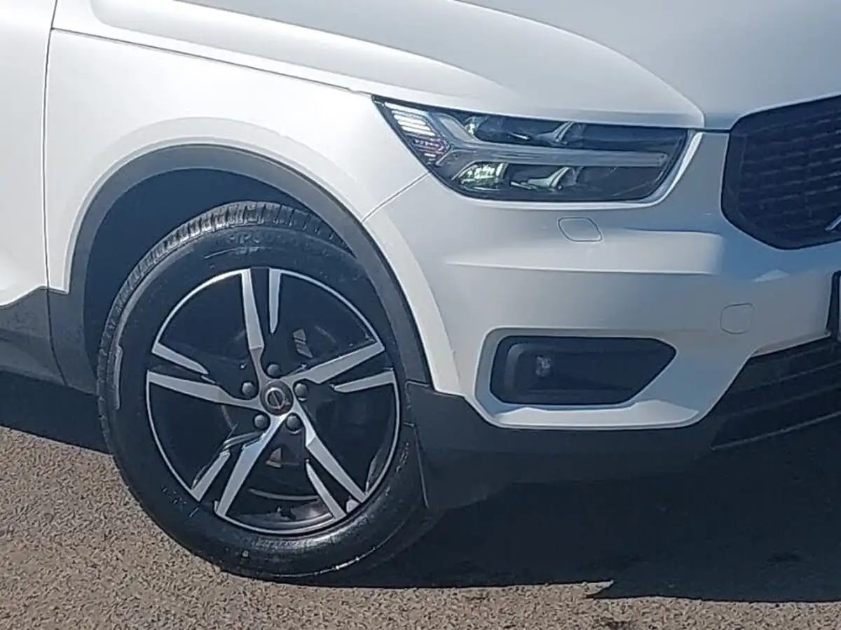 2020-volvo-xc40-15-t3-r-design-big-8