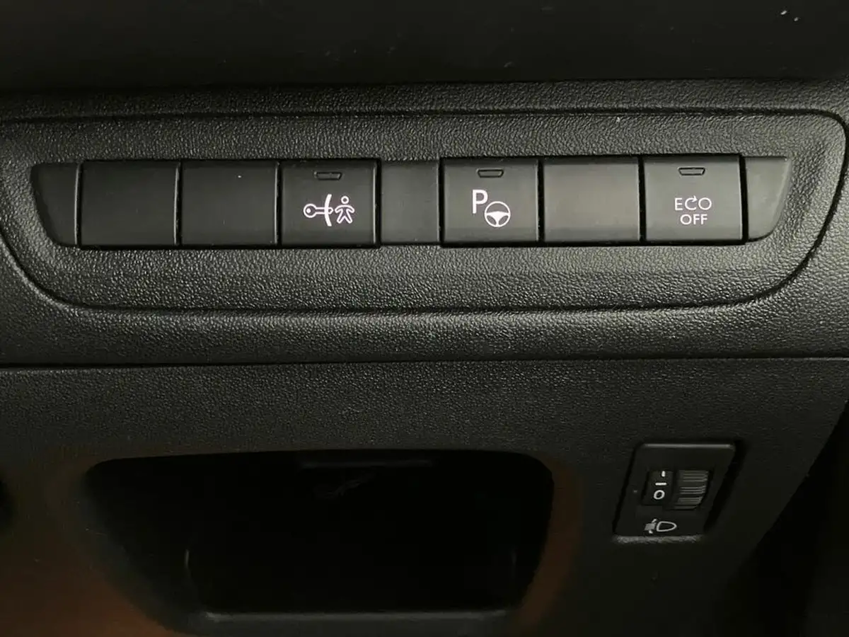 2019-peugeot-208-12-puretech-tech-edition-82bhp-big-32