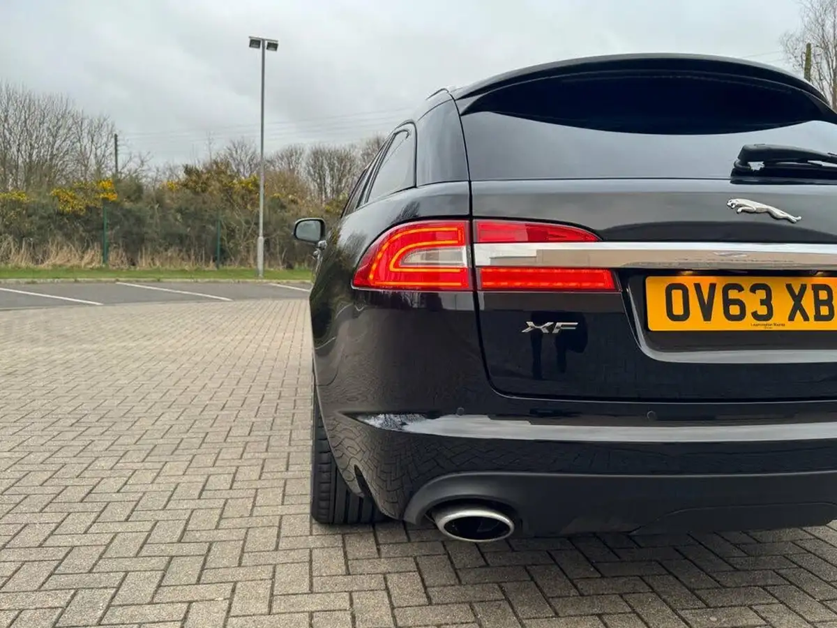 2013-jaguar-xf-30td-r-sport-sportbrake-5d-big-35
